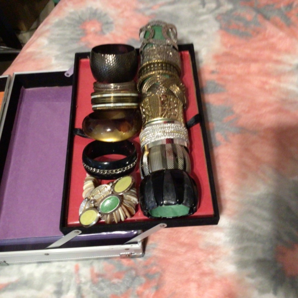 Bracelets, Cuffs, Bangles - Picture 3 of 3